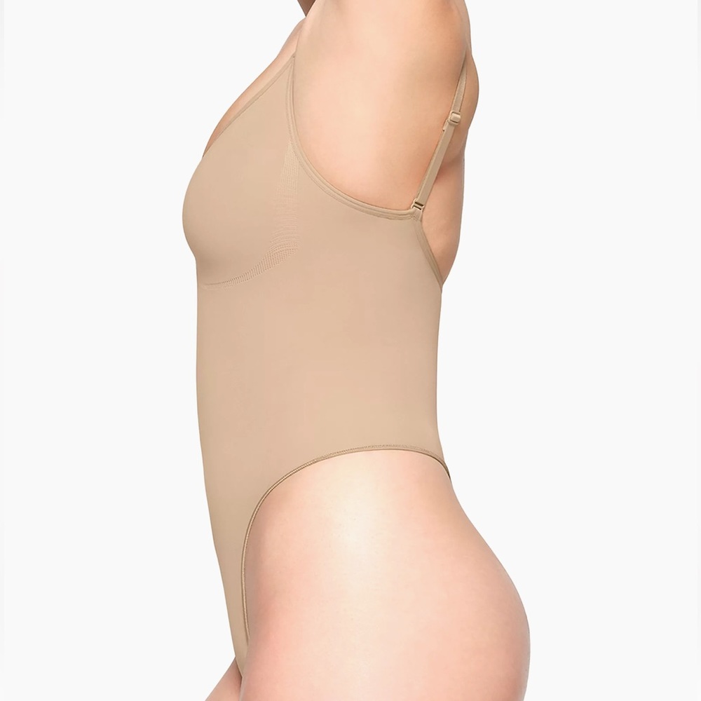 SKIMS
Seamless Sculpt Thong Bodysuit
nwot - Picture 2 of 7